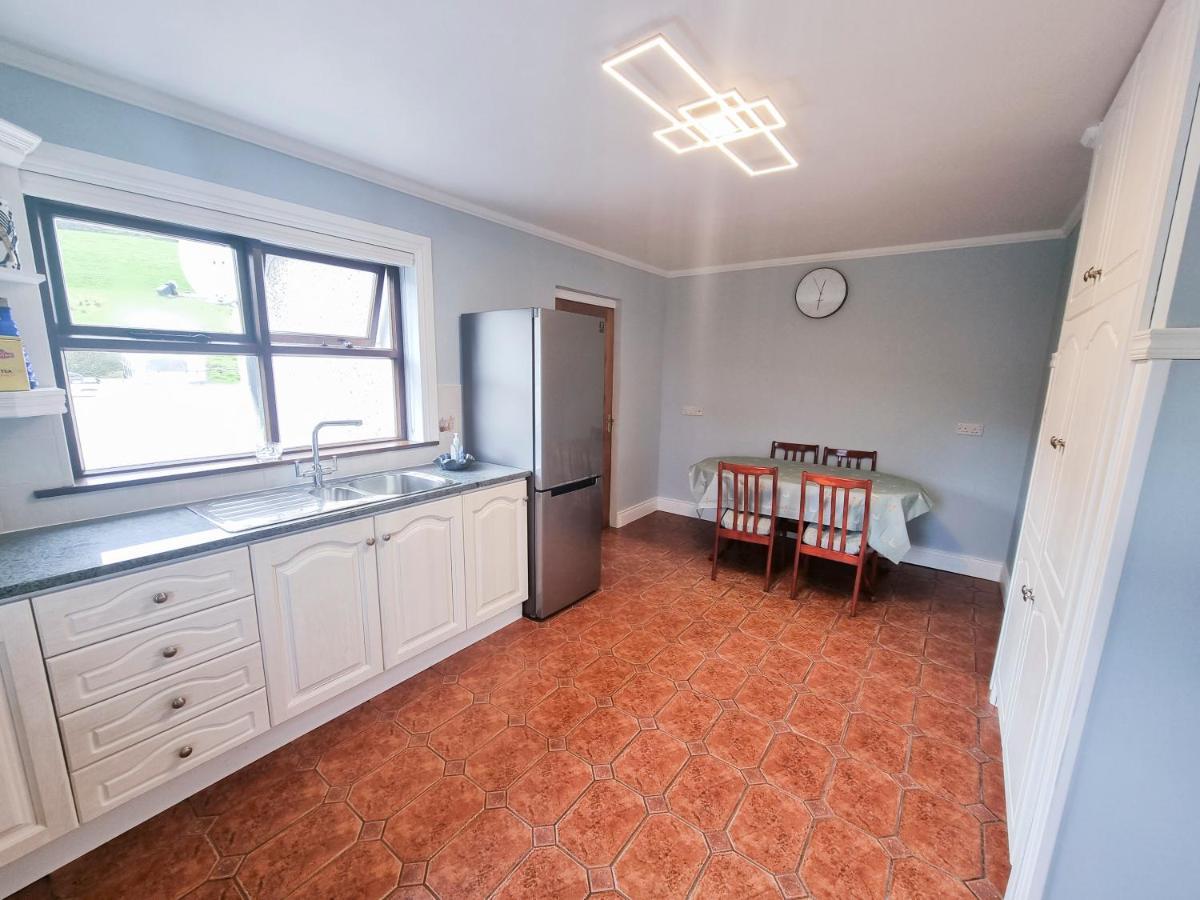 3 Bed Renovated Cottage Carramore Lake, Belmullet バリナ エクステリア 写真