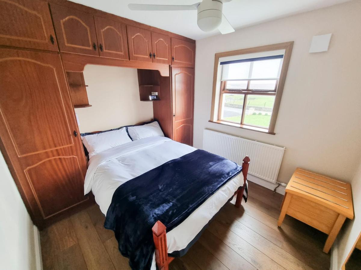 3 Bed Renovated Cottage Carramore Lake, Belmullet バリナ エクステリア 写真