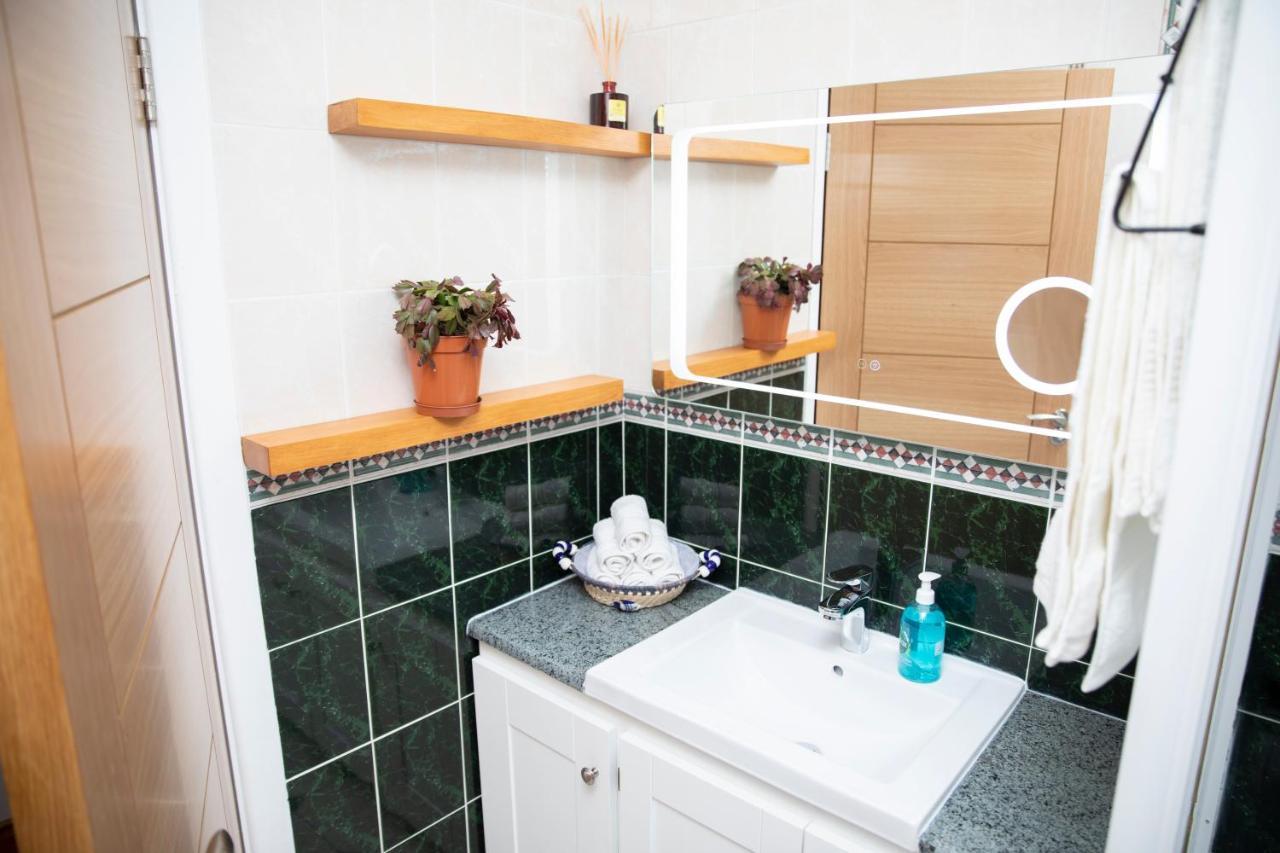 3 Bed Renovated Cottage Carramore Lake, Belmullet バリナ エクステリア 写真