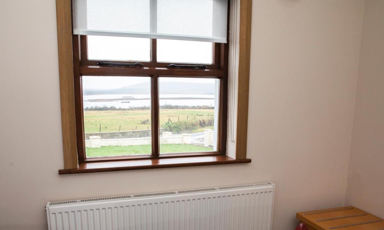 3 Bed Renovated Cottage Carramore Lake, Belmullet バリナ エクステリア 写真